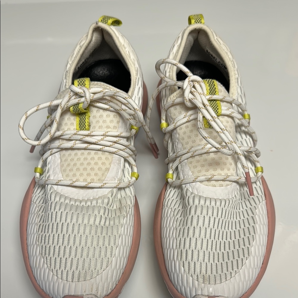 Sorel White and Pink kinetic Shoes